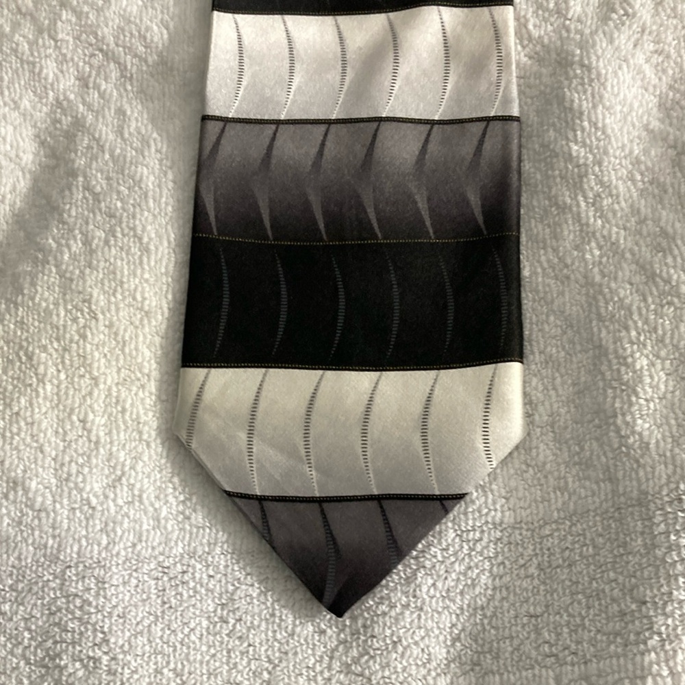 Covington Silver and Black Textured Tie